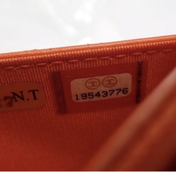 Authentic Chanel Matelasse Patent Leather Crossbody Bag..RARE - Picture 2 of 16